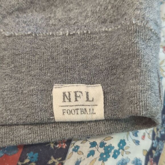 Junk Food boys gray NFL Patriot's sweatshirt size medium - Picture 6 of 7